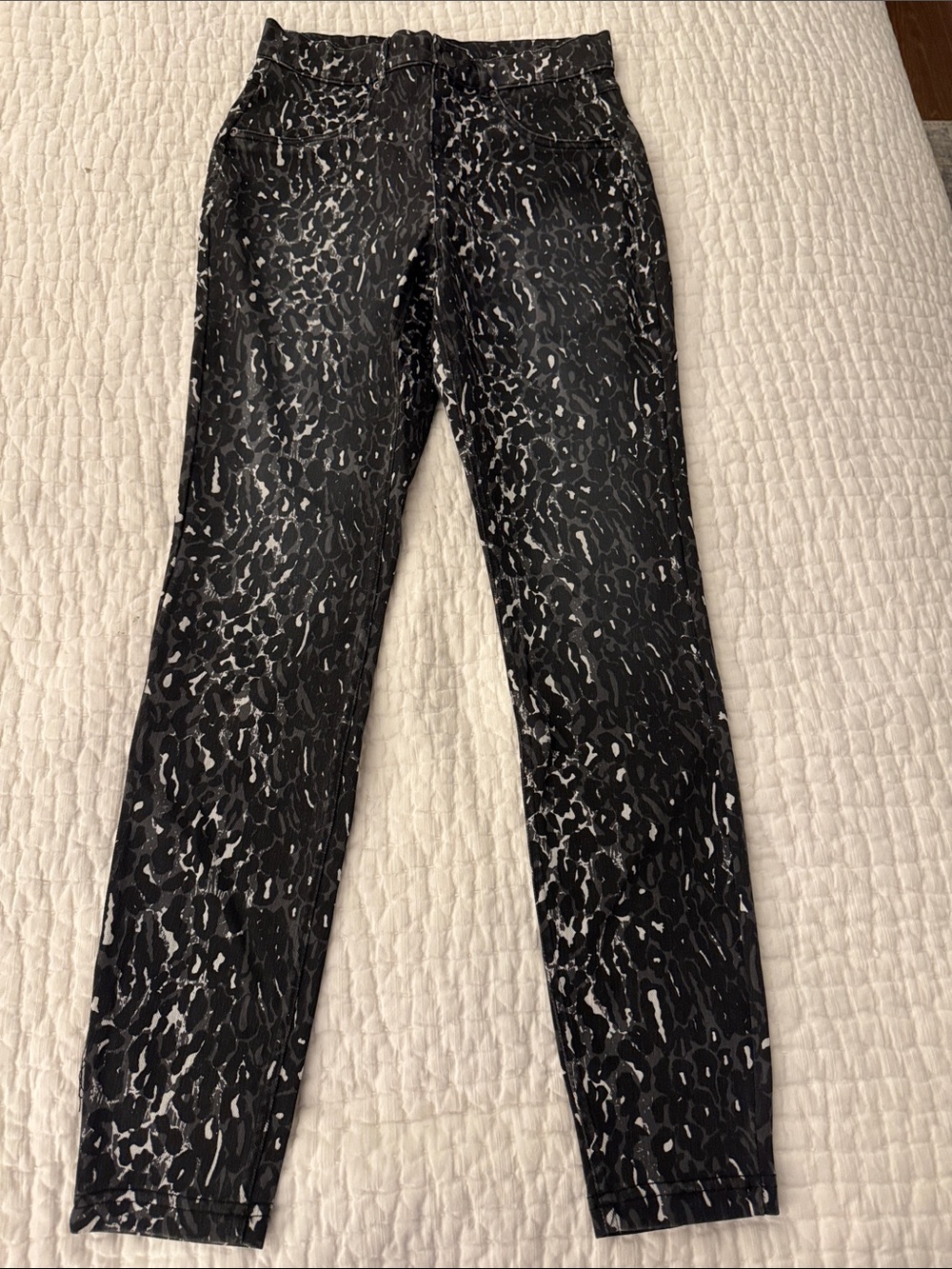 HUE Black and White Printed Skinny Pants